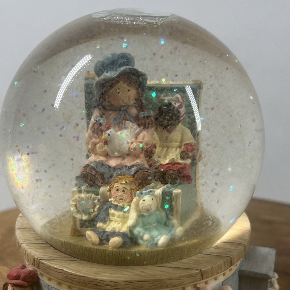 Heart Tugs "Friends Are the Best Collectibles" Musical Snow Globe‎ – Excellent - Picture 11 of 12